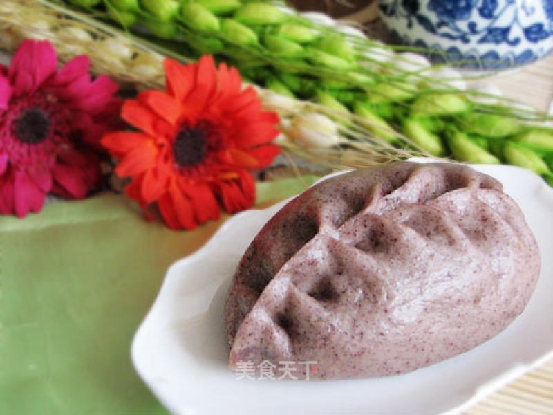 Black Rice Noodles and Wheat Ears Stuffed Bun recipe