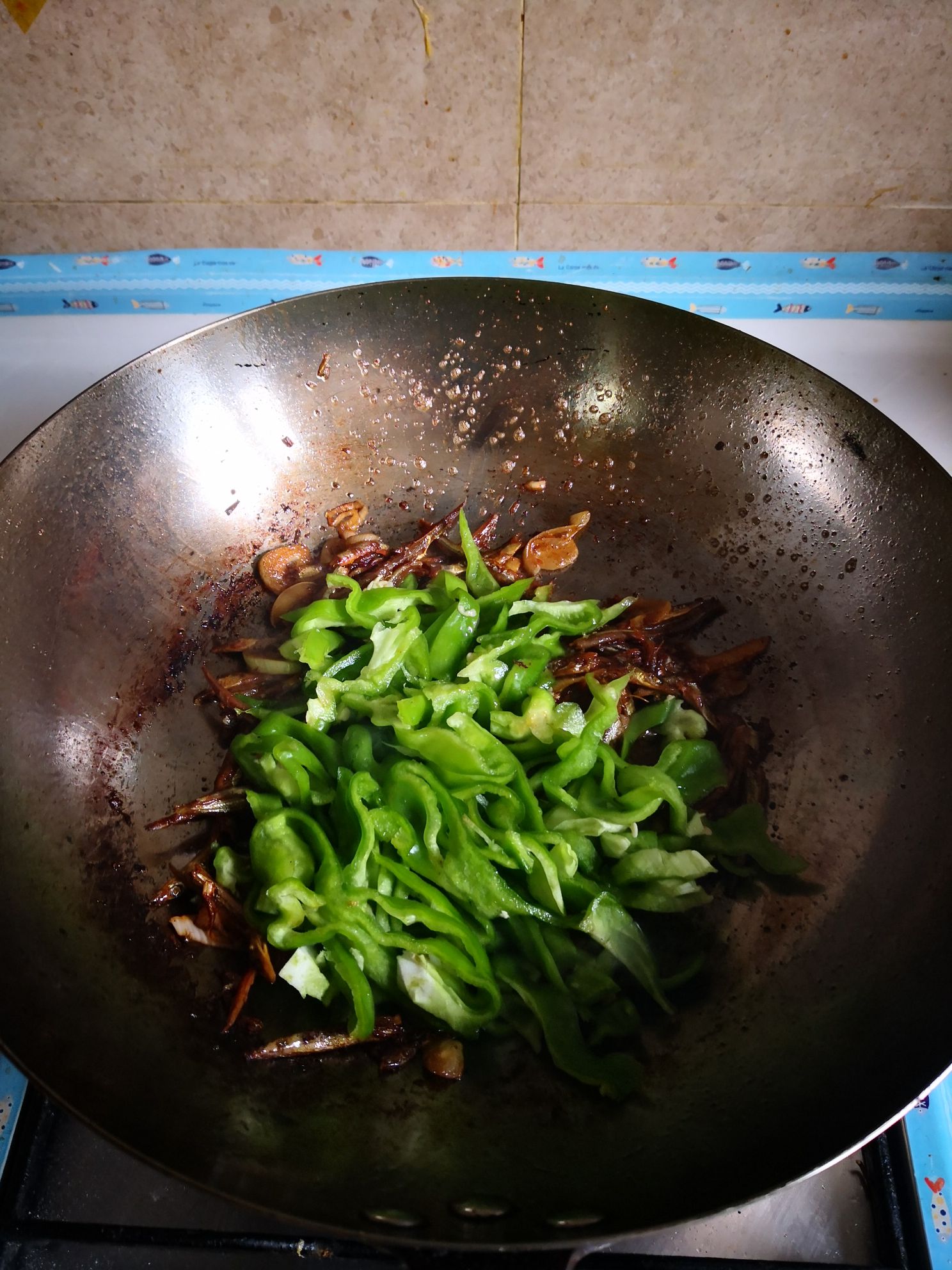 Fried Small Dried Fish with Green Pepper recipe