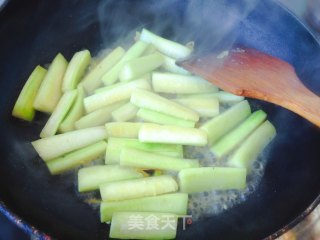 Scrambled Eggs with Loofah recipe