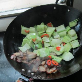 Stir-fried Bacon with Large Pieces of Cabbage recipe