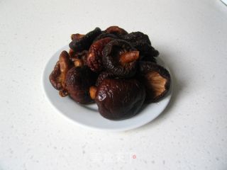 A Beautiful Soup for Strengthening Physique and Improving Immunity-mushroom Cordyceps Flower Chicken Soup recipe