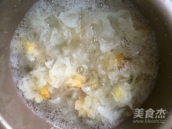 White Fungus and Peach Congee recipe