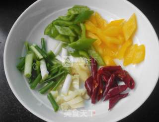 Stir-fried Chicken with Spicy Dried Fungus recipe