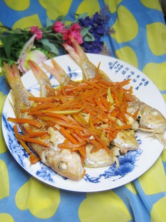 Braised Sequoia Fish with Carrots recipe