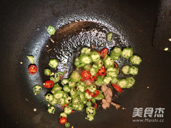 Fried Noodles with Okra recipe