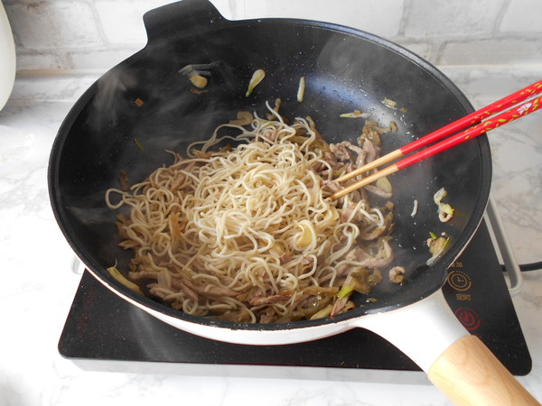 Fried Noodles with Mustard Pork recipe