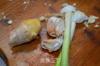White Clams in Scallion Oil are Very Beautiful When They are Simply Fried recipe