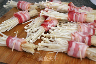 Pan-fried Bacon and Enoki Mushroom Roll recipe