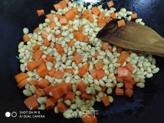 How to Fry Tender and Fragrant Beans with Fried Carrots recipe