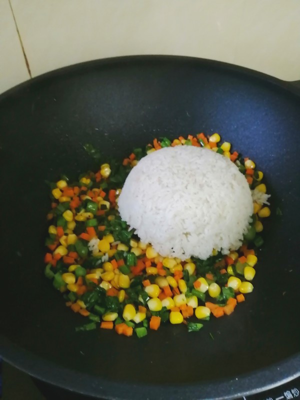 Simple and Delicious~~ Fried Rice with Mixed Vegetables recipe