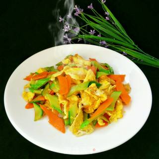 Scrambled Eggs with Cucumber and Carrots recipe
