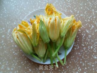 #兔子花系列之三# Fried Pumpkin Flowers recipe