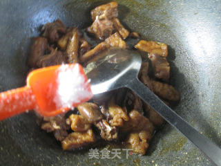 Braised Rabbit Meat with Fried Bean Strips recipe