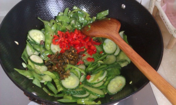 Stir-fried Cucumber Slices recipe