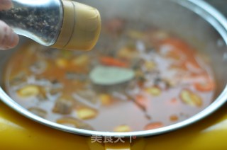 Combination of Chinese and Western Hot Pot --- Herbal Red Wine Beef Hot Pot recipe