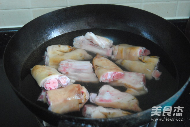 Spiced Braised Pork Knuckles recipe