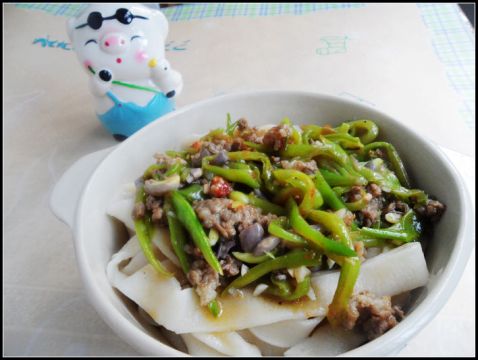 Noodles with Minced Pork and Beans recipe