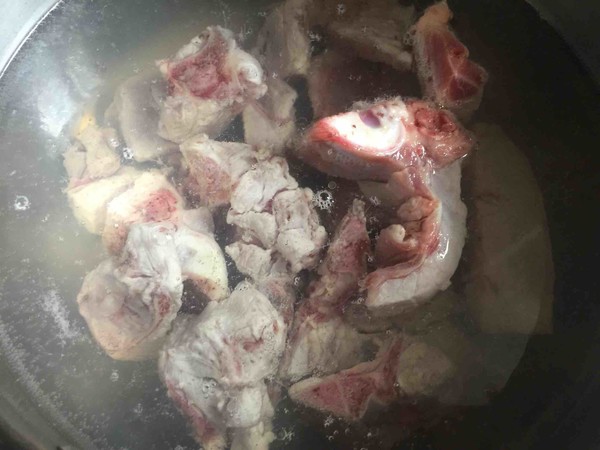 Pork Spine and Mushroom Soup recipe