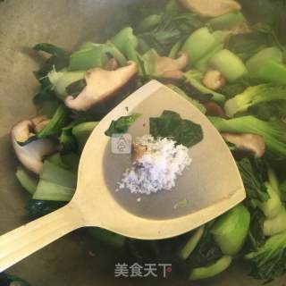 Stir-fried Vegetables with Double Mushrooms recipe