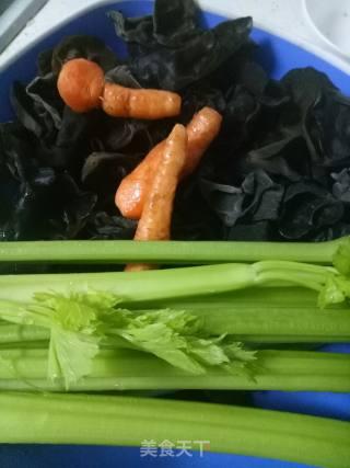 Celery Stir-fried Fungus recipe