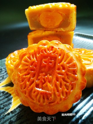 Cantonese-style Lotus Paste and Egg Yolk Mooncakes recipe