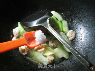 Stir-fried Long Melon with Shrimp recipe