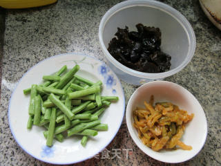 Stir-fried Plum Beans with Black Fungus and Mustard recipe
