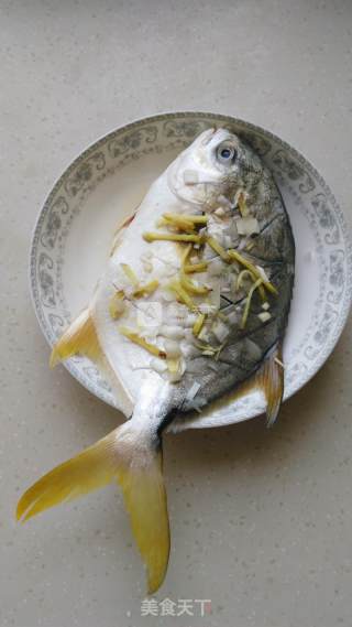 Steamed Golden Pomfret recipe