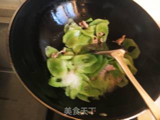 Stir-fried Pork with Lettuce recipe