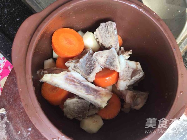 Carrot Horseshoe Bone Soup recipe