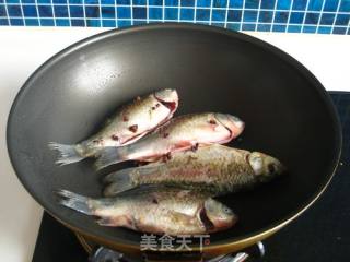 Fragrant Crucian Carp Soup recipe