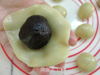 Homemade Bean Paste and Egg Yolk Mooncakes recipe