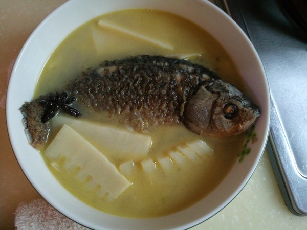 Bamboo Shoots and Crucian Carp Soup recipe