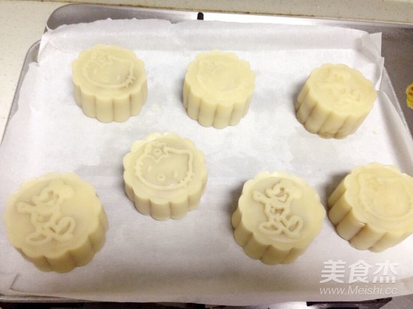 Cantonese-style Moon Cake with Lotus Seed Paste recipe