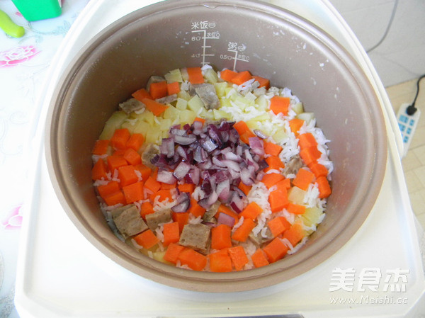 Carrot Potato Ham Braised Rice recipe