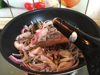 Stir-fried Eel with Onion recipe