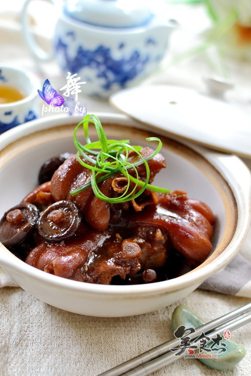 Stewed Pork Trotters with Shiitake Mushrooms recipe