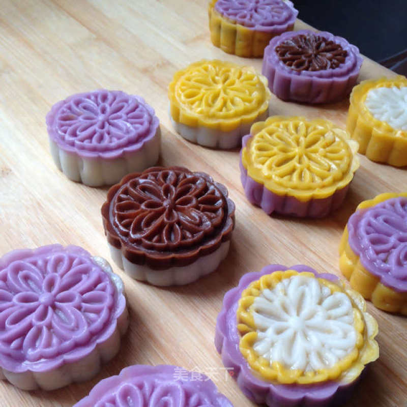 Colorful Snowy Moon Cakes