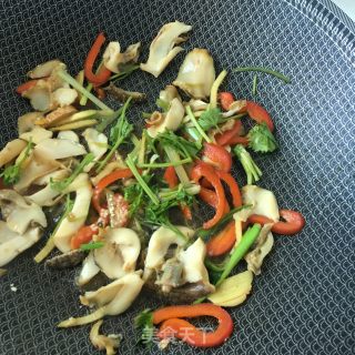 "noodles" Stir-fried Conch Slices Noodles recipe