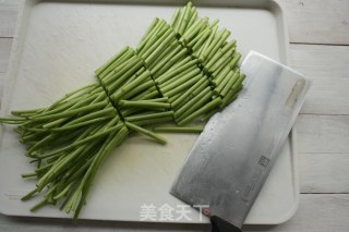 #春食野菜香# Stir-fried Bacon with Wormwood recipe