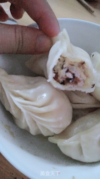 Cabbage Fungus Pork Dumplings recipe