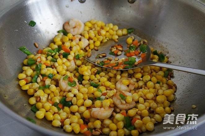 Corn with Shrimp and Pine Nuts recipe