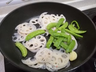 Stir-fried Snow Peas with Lotus Root recipe