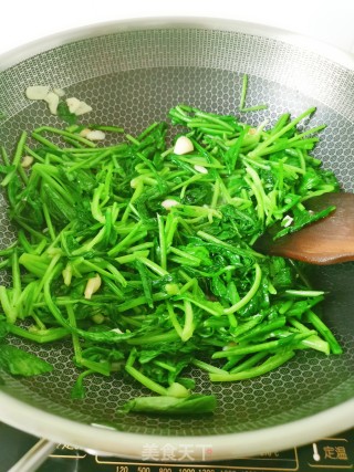 Stir-fried Radish Seedlings recipe