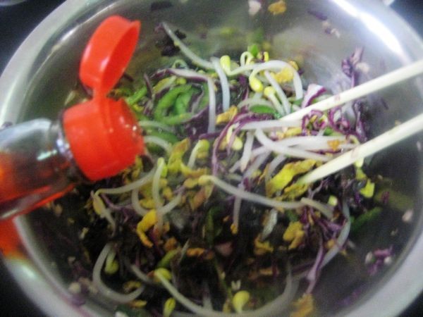 Colorful Shredded Walnut Salad recipe