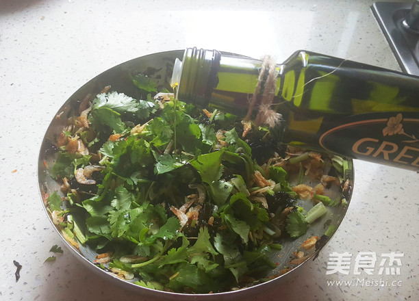 Coriander Mixed with Pale Skin recipe