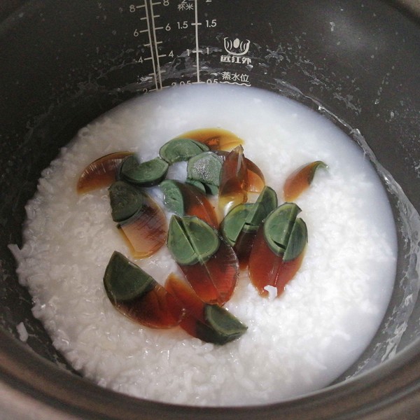 Congee with Preserved Egg and Lean Meat recipe