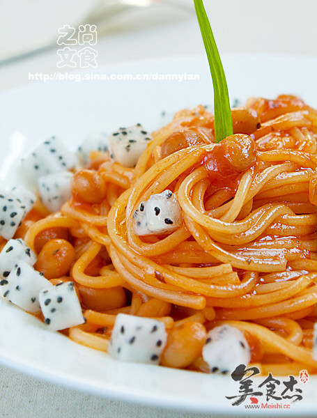 Pasta with Pitaya and Tomato Sauce and Soy Beans recipe