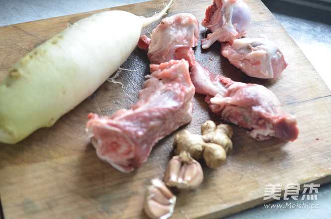 Radish Stewed Bones recipe