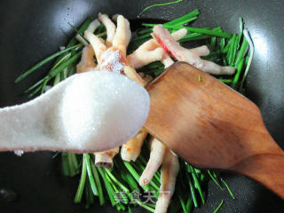 Braised Chicken Feet with Chives recipe